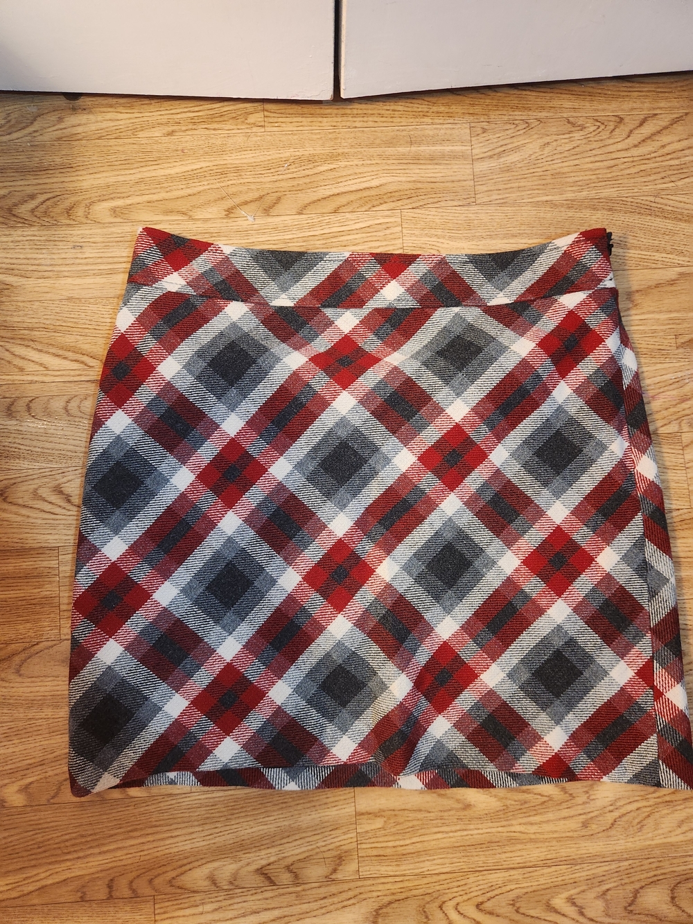 Loft Plaid A-Line Mini Skirt in Red, Black & White Size 8
